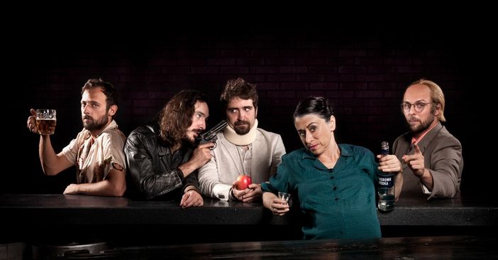 Se le anime alla deriva si ritrovano al bancone del bar: nuova tappa della Carrozzeria Orfeo al Gobetti Se le anime alla deriva si ritrovano al bancone del bar: nuova tappa della Carrozzeria Orfeo al Gobetti