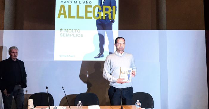 “È molto semplice”: al Salone del Libro Massimiliano Allegri svela le 32 regole che l’hanno reso un allenatore vincente “È molto semplice”: al Salone del Libro Massimiliano Allegri svela le 32 regole che l’hanno reso un allenatore vincente