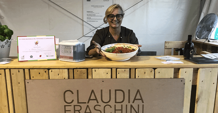 Claudia Fraschini, il successo della cooking factory conquista tutti alla Fiera del Peperone di Carmagnola Claudia Fraschini, il successo della cooking factory conquista tutti alla Fiera del Peperone di Carmagnola