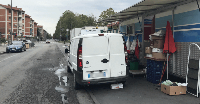 Fast &amp; Furious in corso Cincinnato, pericolo al mercato: “Prima o poi si farà male qualcuno” [VIDEO]