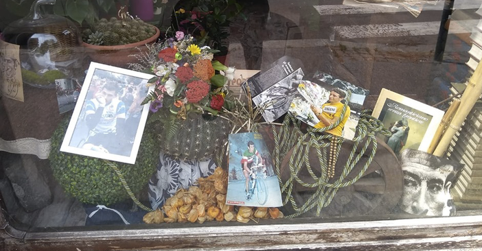 Parella, vetrina-tributo per Felice Gimondi in Piazza Chironi