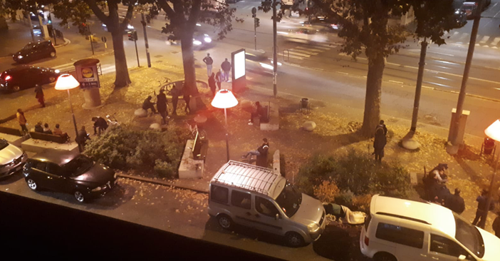 Spaccio e bivacchi, in corso Giulio Cesare non esiste il lockdown? “Qui è tutto lecito, in piena zona rossa”