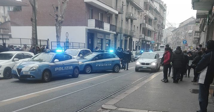 Violenta rissa in via Chiesa della Salute: interviene la polizia con sei volanti