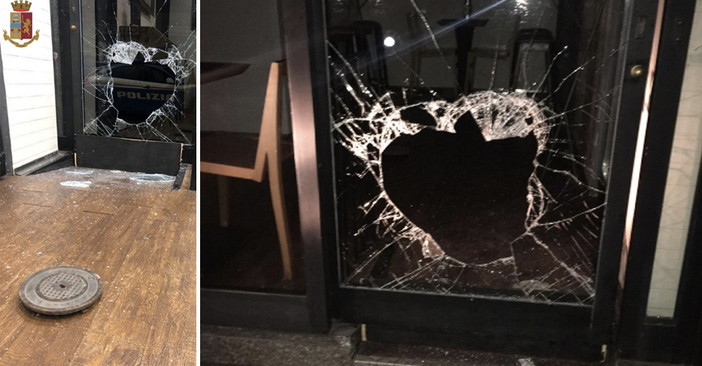 La spaccata con il tombino in via Fabrizi La spaccata con il tombino in via Fabrizi