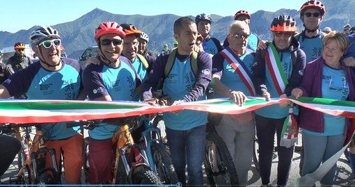 Pedalata promozionale sull'Alta Via del Sale, la strada bianca in quota più bella d'Europa (VIDEO)