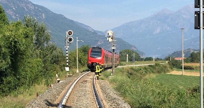 Ferrovie, anziana investita di striscio dal treno Torino-Aosta: tratta momentaneamente sospesa Ferrovie, anziana investita di striscio dal treno Torino-Aosta: tratta momentaneamente sospesa