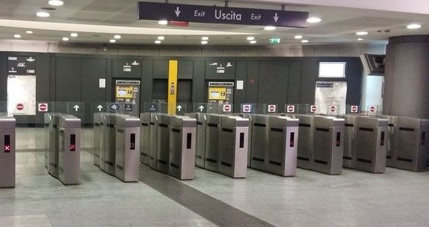Spaccio ai tornelli della metro di piazza Bernini: arrestato un pusher senegalese Spaccio ai tornelli della metro di piazza Bernini: arrestato un pusher senegalese
