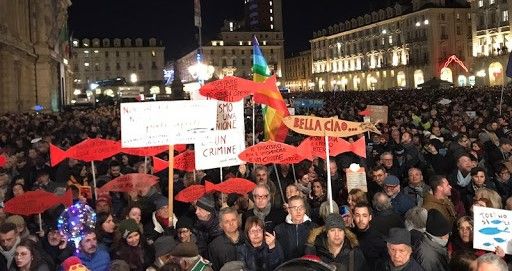 Salvini, coronavirus e antisemitismo: le Sardine torinesi scendono in piazza Salvini, coronavirus e antisemitismo: le Sardine torinesi scendono in piazza