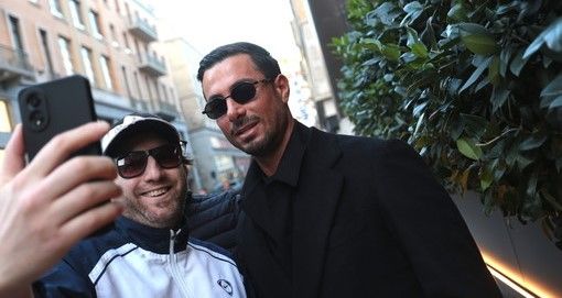 Al Principi si aspetta Sinner, ma arrivano gli allenatori, Siffredi, Morandi e… Armando Izzo Al Principi si aspetta Sinner, ma arrivano gli allenatori, Siffredi, Morandi e… Armando Izzo