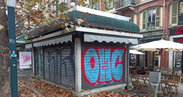 L’edicola dei fiori abbandonata in corso Fiume: il quartiere chiede una soluzione L’edicola dei fiori abbandonata in corso Fiume: il quartiere chiede una soluzione