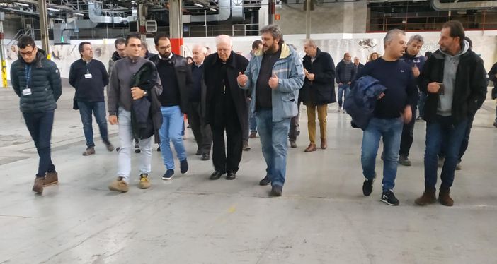 Nosiglia durante la visita allo stabilimento Embraco di Riva di Chieri