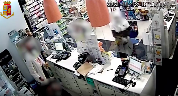 Rapinavamo negozi e farmacie: arrestati tre uomini