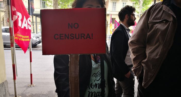 A Torino presidio per la professoressa siciliana sospesa: &quot;Libertà di insegnamento sotto attacco&quot; [VIDEO]