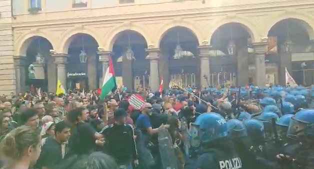Gli scontri in via Roma al corteo del 1° maggio Gli scontri in via Roma al corteo del 1° maggio