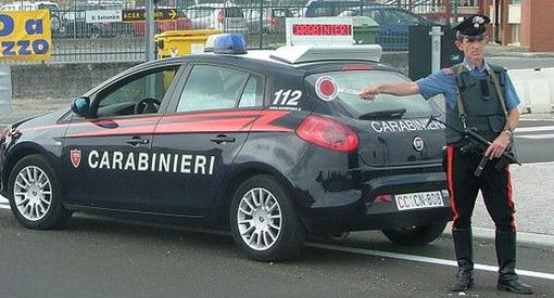 Moglie e marito tentano il furto, ma vengono scoperti e fuggono: presi dai carabinieri Moglie e marito tentano il furto, ma vengono scoperti e fuggono: presi dai carabinieri