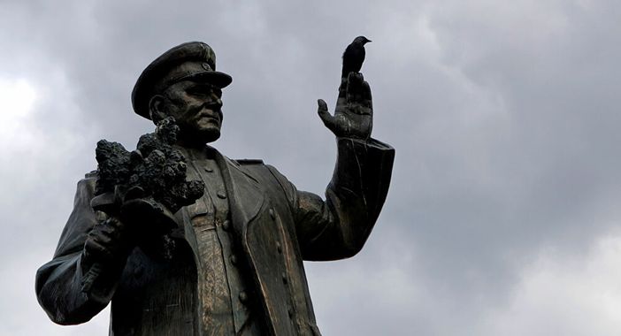 Continua l’opera di bianchetto sulla storia russofoba. Abbattuta la statua del liberatore Konev a Praga