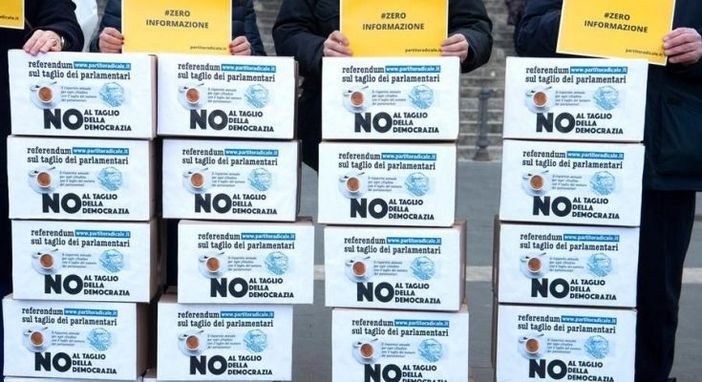 Comitato "C'è chi dice no", Partito Radicale e associazione Marco Pannella di Torino partecipano al flash mob di domenica 23 febbraio Comitato "C'è chi dice no", Partito Radicale e associazione Marco Pannella di Torino partecipano al flash mob di domenica 23 febbraio