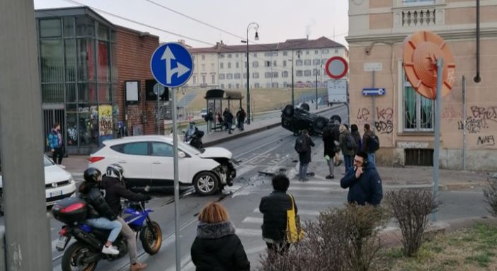 incidente tra due automobili incidente tra due automobili
