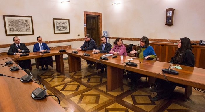 La cessione del gruppo GEDI arriva sui tavoli romani: Cirio e Lo Russo vogliono incontrare Elkann