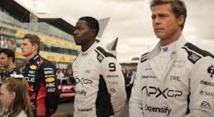 Una immagine del film con Brad Pitt in primo piano