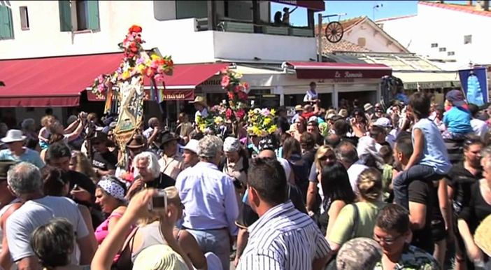 La “Festa degli zingari”, a Saintes-Maries-de-la-Mer La “Festa degli zingari”, a Saintes-Maries-de-la-Mer