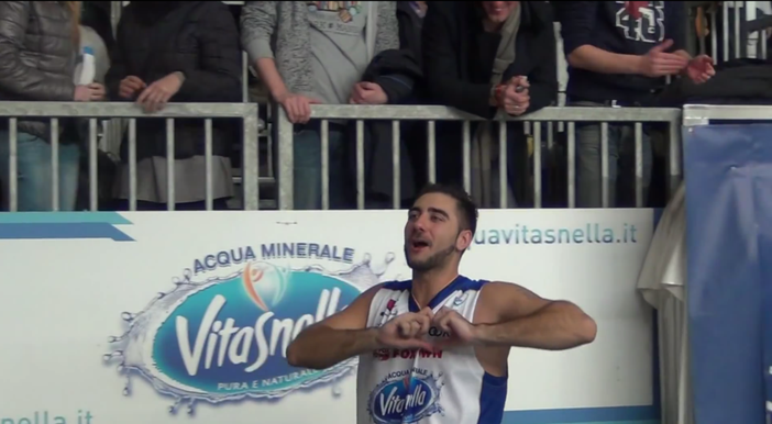 Pietro Aradori ai tempi di Cantù Pietro Aradori ai tempi di Cantù