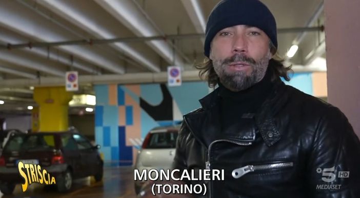 Brumotti a Moncalieri per inchiodare i 'furbetti del parcheggio' Brumotti a Moncalieri per inchiodare i 'furbetti del parcheggio'