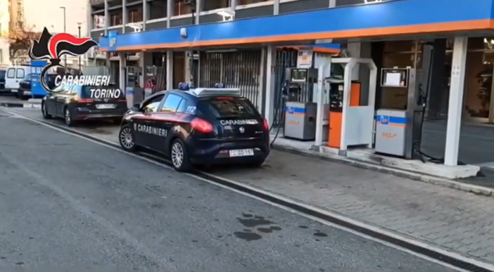 Torino, manometteva l'impianto di rifornimento per rubare benzina: arrestato