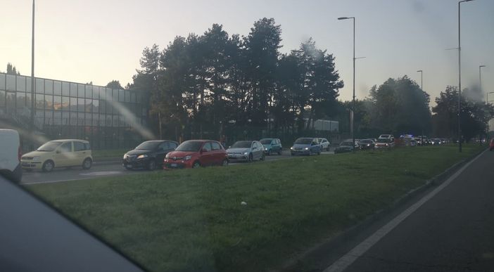 Lunga coda in corso Unità d'Italia