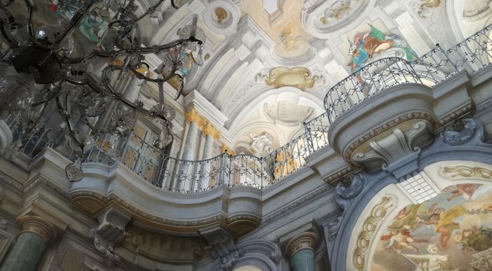 La Regina apre la sua villa al futuro: per farle visita, adesso, basterà una app dello smartphone [FOTO e VIDEO]