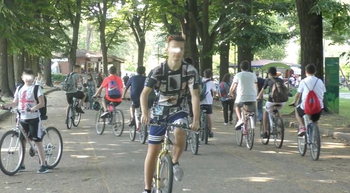Tutti in bici e a giocare a frisbee: il San Giovanni dei torinesi è nei parchi (FOTO e VIDEO) Tutti in bici e a giocare a frisbee: il San Giovanni dei torinesi è nei parchi (FOTO e VIDEO)