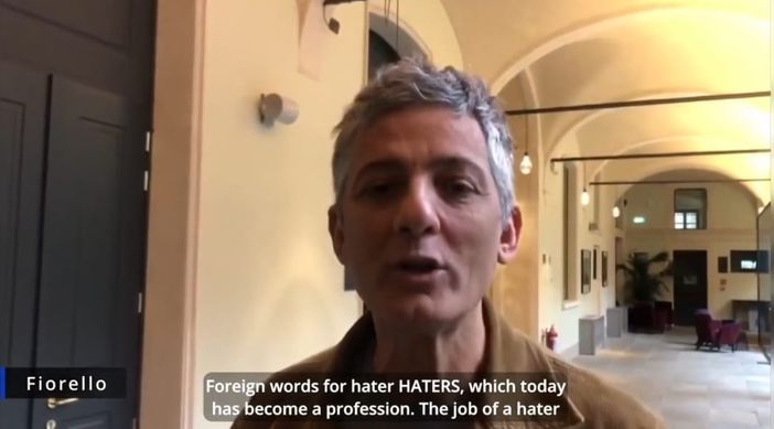 Eurovision, Fiorello sui canali social della polizia: &quot;Basta odio&quot;
