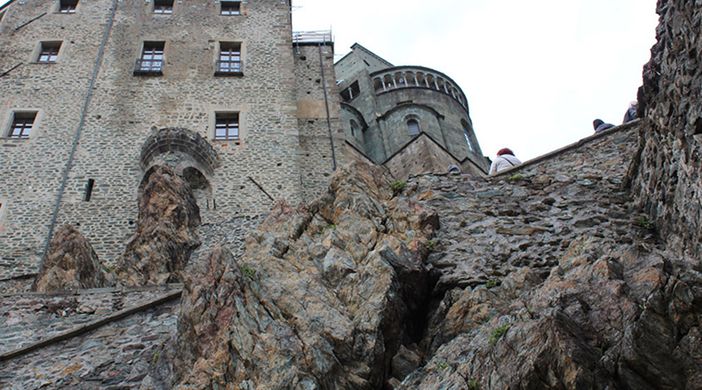 Sacra di San Michele: su streaming violino e prosa di Dante Alighieri