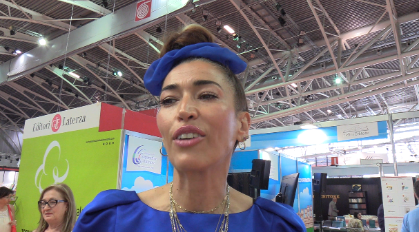 Nina Zilli autrice al Salto22: “Un romanzo richiede tempo, il lockdown me lo ha dato” [VIDEO]