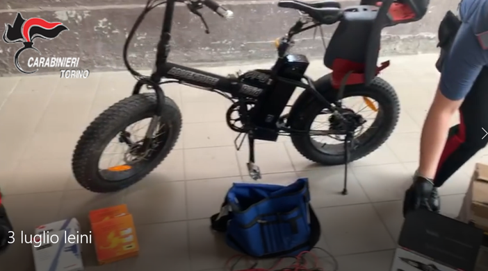 Al campo nomadi c'era il centro smistamento di merce rubata: tre persone denunciate [VIDEO]