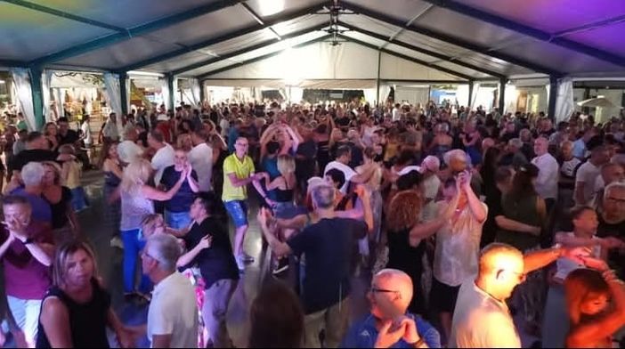 Un momento di festa al punto verde Un momento di festa al punto verde