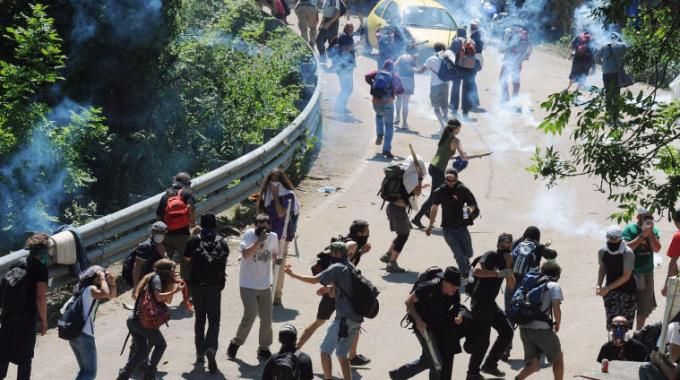 “Ha dato la propria solidarietà ai 38 condannati per gli scontri della Valle Susa? Adesso si dimetta!” “Ha dato la propria solidarietà ai 38 condannati per gli scontri della Valle Susa? Adesso si dimetta!”