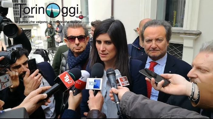 Appendino, il giorno dopo la busta esplosiva: "Sapevamo che lo sgombero dell'Asilo avrebbe cambiato alcuni equilibri. Ma non si arretra, andiamo avanti tranquilli" (VIDEO) Appendino, il giorno dopo la busta esplosiva: "Sapevamo che lo sgombero dell'Asilo avrebbe cambiato alcuni equilibri. Ma non si arretra, andiamo avanti tranquilli" (VIDEO)