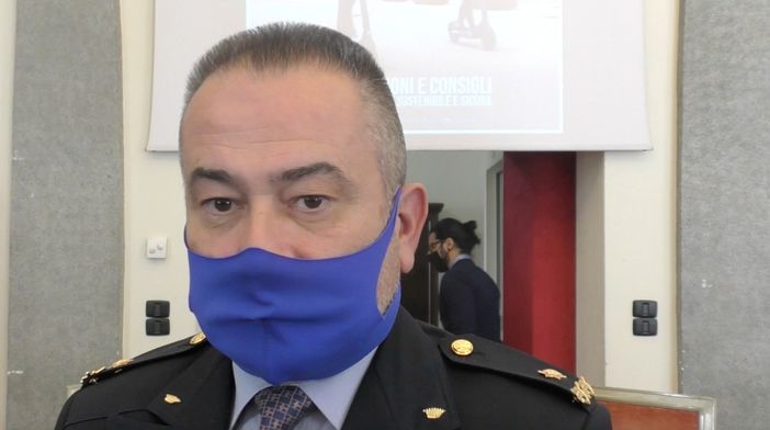 Torinesi senza mascherina? Il comandante dei vigili: “Non multiamo chi l’abbassa per qualche istante” [VIDEO]