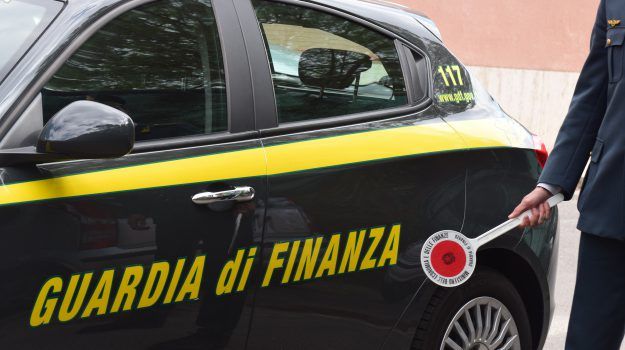 Discarica abusiva di 3000 metri quadri a Samone: denunciato un ex imprenditore Discarica abusiva di 3000 metri quadri a Samone: denunciato un ex imprenditore