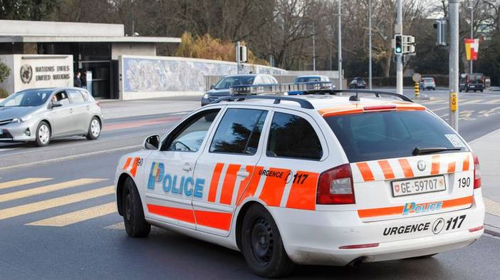 Torino, ruba profumi costosi in un negozio di via Roma: fermato dall'addetto alla sicurezza Torino, ruba profumi costosi in un negozio di via Roma: fermato dall'addetto alla sicurezza