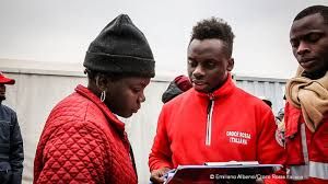 Emergenza immigrazione, si allarga al Piemonte la campagna "Ero straniero": raccolta firme alla festa dell'Unità di Torino Emergenza immigrazione, si allarga al Piemonte la campagna "Ero straniero": raccolta firme alla festa dell'Unità di Torino