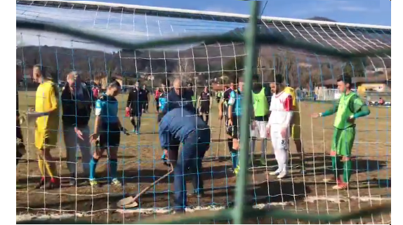 Varese-Legnano 0-2: domenica si è scavato perchè le porte dei padroni di casa erano troppo basse... Varese-Legnano 0-2: domenica si è scavato perchè le porte dei padroni di casa erano troppo basse...