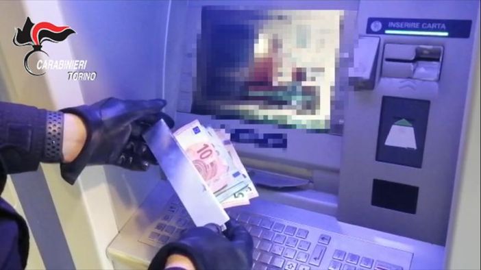 Furto al bancomat, contanti Furto al bancomat, contanti