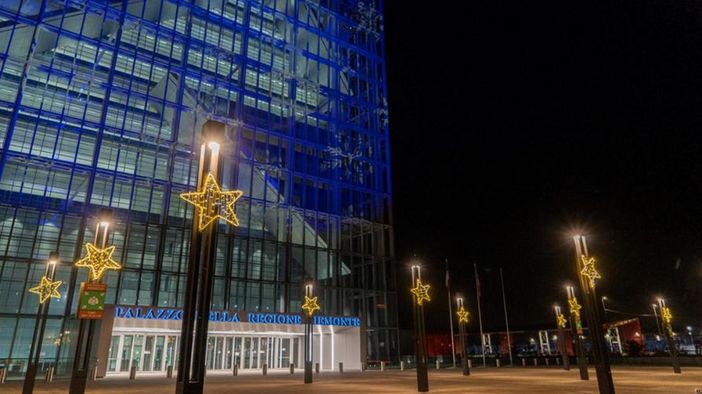 Il Grattacielo Piemonte illuminato per Natale e tutte le festività Il Grattacielo Piemonte illuminato per Natale e tutte le festività