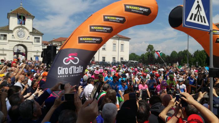 Ecco il chilometro zero: Venaria ha salutato il Giro e i suoi campioni (VIDEO E FOTO GALLERY)