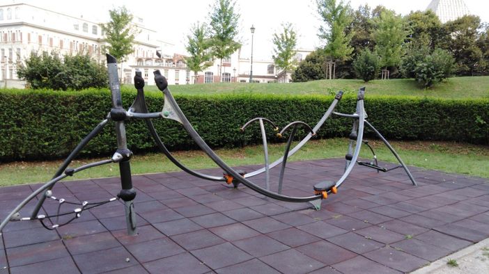 "Giochi vecchi e incuria", l'area bimbi dei Giardini Reali accusa i segni del tempo [FOTO]