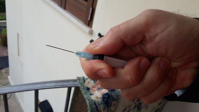 Rapina un farmacista con una siringa, arrestato 30enne