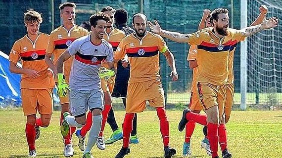 Daniele Trapani, a destra nella foto Daniele Trapani, a destra nella foto