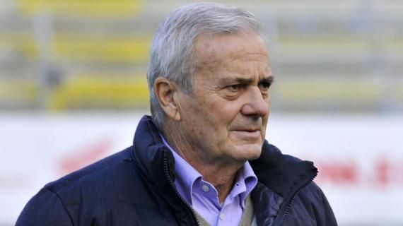 Il calcio piange Gigi Simoni, fu giocatore e allenatore del Toro. Con una breve parentesi anche in bianconero Il calcio piange Gigi Simoni, fu giocatore e allenatore del Toro. Con una breve parentesi anche in bianconero
